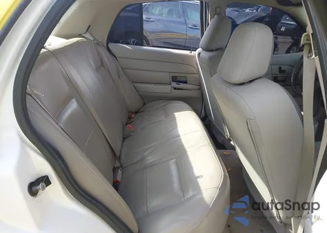 2007 Ford Crown Victoria Police/Police Interceptor z USA, uszkodzony, nr VIN 2FAFP71W57X134571